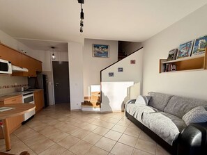 TV - Charming duplex near the sea, 4 guests (Borgo)