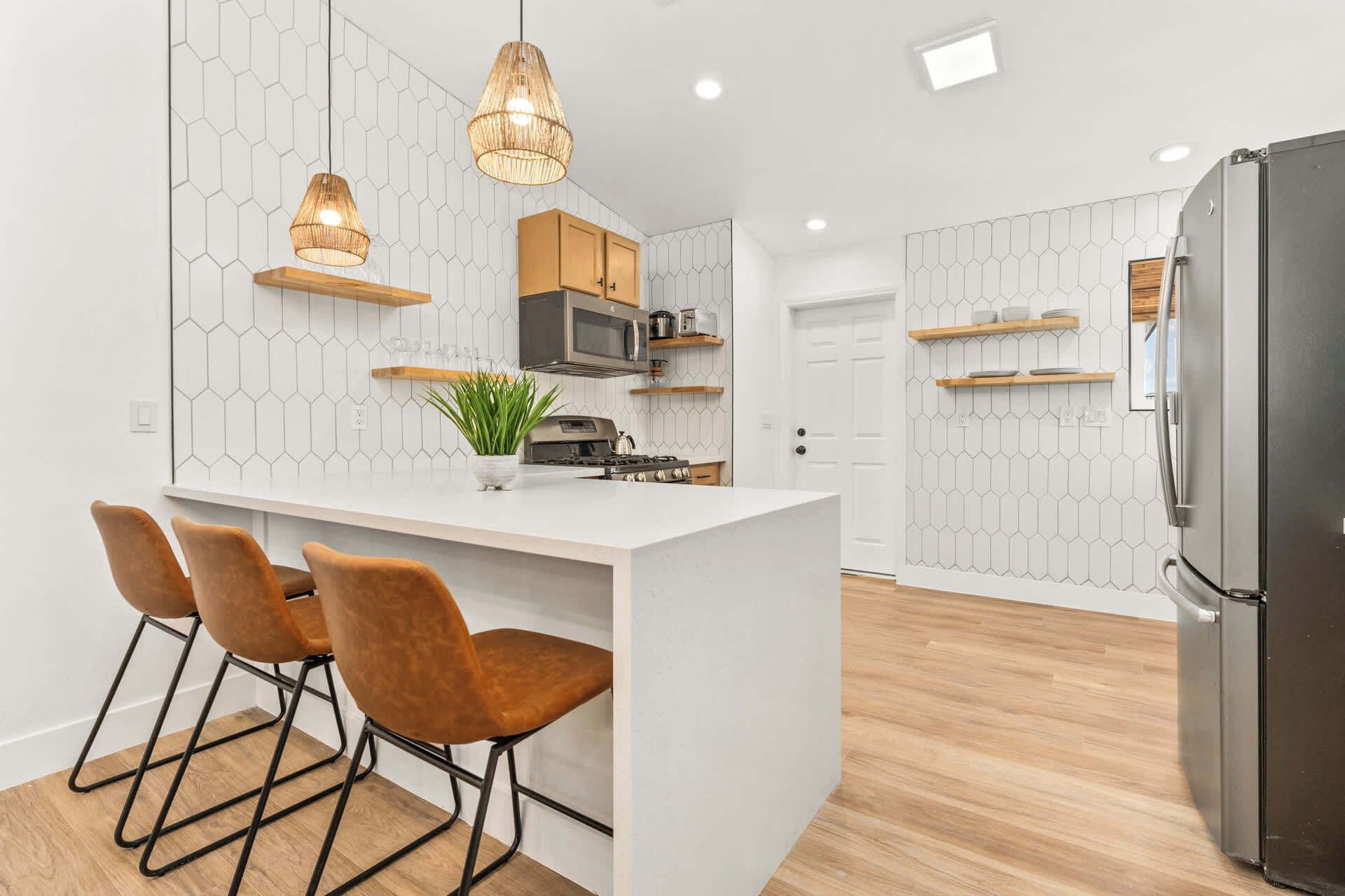 Geladeira, micro-ondas, fogão, cooktop