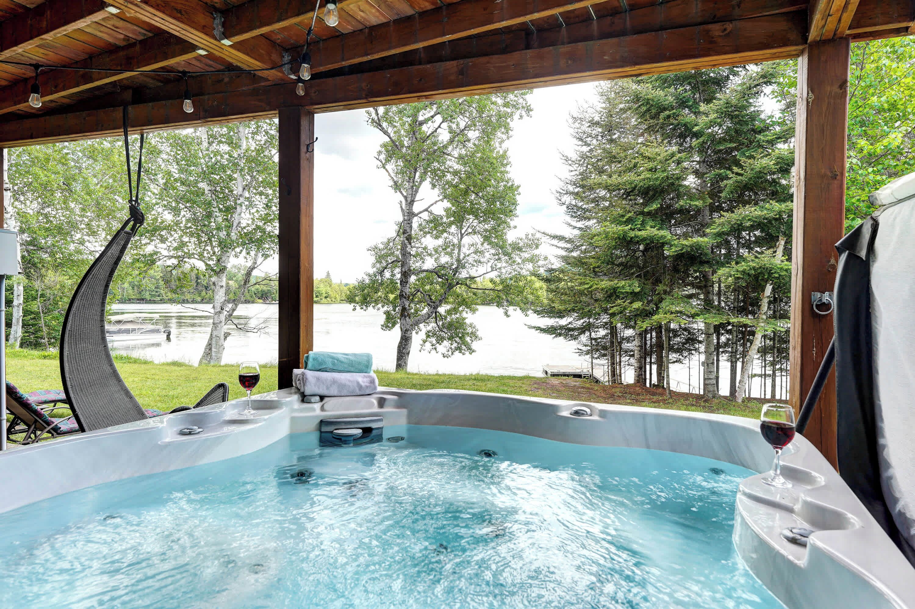 Outdoor spa tub