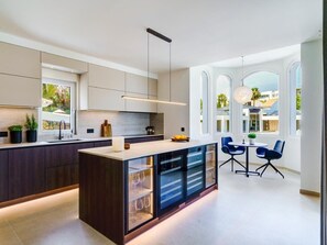 Fridge, microwave, oven, dishwasher - Luxury villa, mountain view - 6 bedrooms (Marbella)