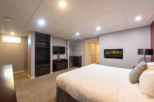 3-bedroom townhome in beautiful Saskatoon with AC and gym membershheeep