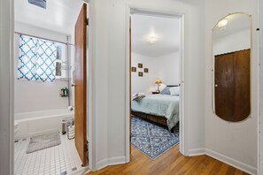 Hair dryer, towels, soap, shampoo - Mountain Cottage | 15 Min to Cannon | Pet Friendly (Franconia)