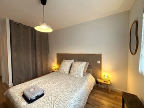 Unclassified image, 4 of 16, button - Cottage, pets, parking - 6 guests (Cusset)