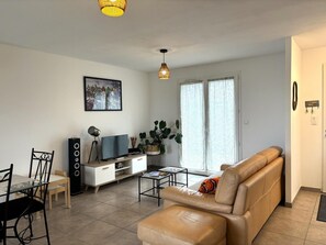 Unclassified image, 5 of 16, button - Cottage, pets, parking - 6 guests (Cusset)