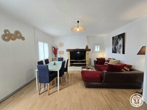 TV - Family house with garden in Sarlat (Sarlat-la-Canéda)