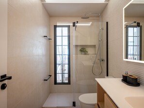 Towels - Spacious house, nature, 10 min from the sea (La Riera de Gaià)