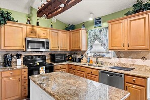 House, Pets allowed, Corner | Private kitchen - The River City Retreat (Jacksonville)