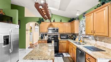House, Pets Allowed, Corner | Private kitchen