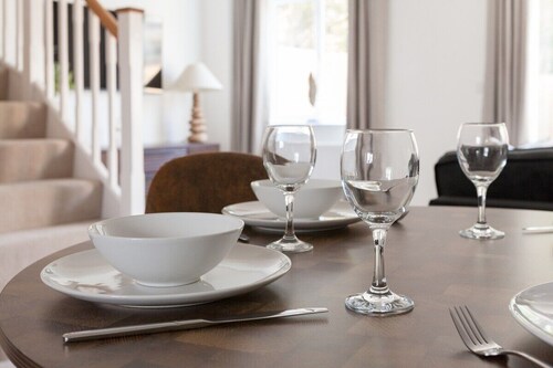 3 BR/4 beds/Contractor welcome/on site parking