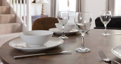 3 BR/4 beds/Contractor welcome/on site parking