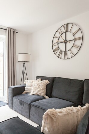 TV - 3 BR/4 beds/Contractor welcome/on site parking (Halton)