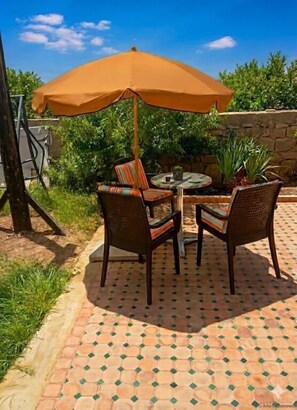 Outdoor dining - Nature on the outskirts of Meknes (swimming pool, pétanque) (Meknès)