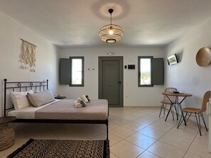 Estudio, vistas al jardín