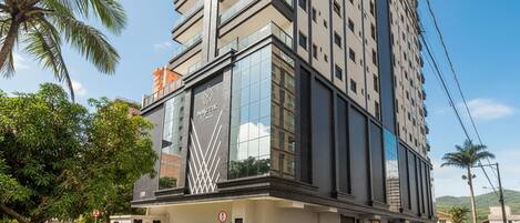 Basic Apartment | Exterior