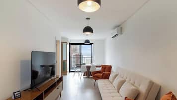 Basic Apartment | Living area