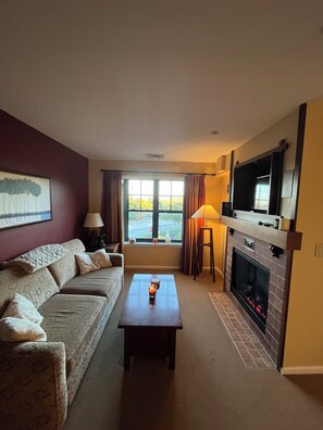 Unclassified image, 3 of 15, button - Swiss Spot. Cozy 1-bedroom apartment in charming Vernon NJ with heated pools. (Vernon Township)