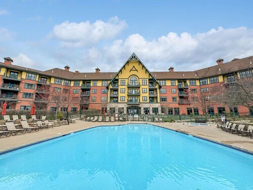 Swiss Spot. Cozy 1-bedroom apartment in charming Vernon NJ with heated pools.
