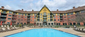 Swiss Spot. Cozy 1-bedroom apartment in charming Vernon NJ with heated pools.