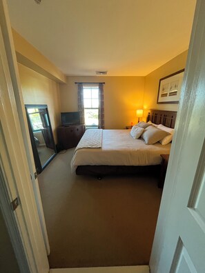 Unclassified image, 4 of 15, button - Swiss Spot. Cozy 1-bedroom apartment in charming Vernon NJ with heated pools. (Vernon Township)