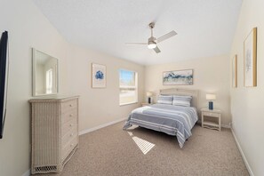 Unclassified image, 5 of 51, button - Your Villages Escape - Prime Location - Fenced Yard - Relaxing Lanai (The Villages)