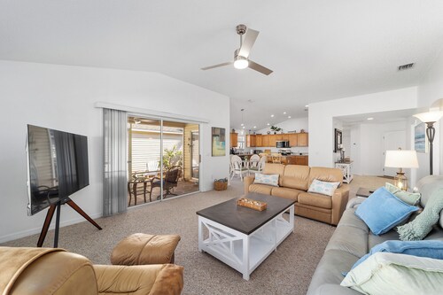 Villages Retreat / Fenced Yard / Prime location