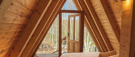 Bungalow tradicional | Escritorio, espacio para trabajar con laptop y wifi gratis