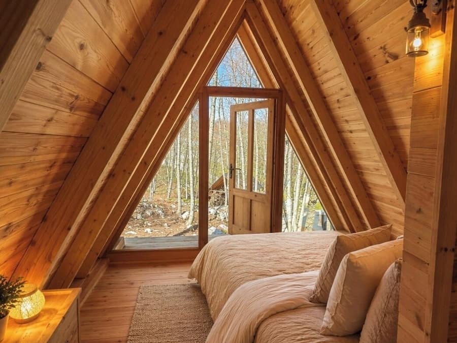Traditional Bungalow | Desk, laptop workspace, free WiFi, bed sheets