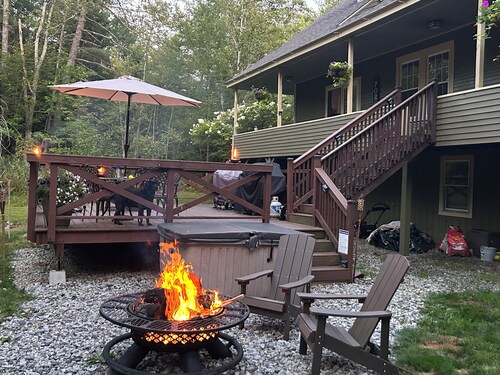 Beautiful farmhouse in serene Campton with cozy charm near hiking and skiing
