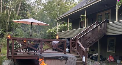 Beautiful farmhouse in serene Campton with cozy charm near hiking and skiing