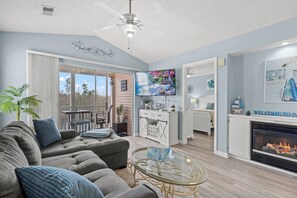 Smart TV, fireplace, books - Surf & Sail | cozy with TONS of amenities (Myrtle Beach)