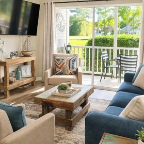 Smart TV, books - 19th Hole in Waterway Village (Myrtle Beach)