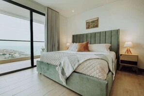 1 habitación, tabla de planchar con plancha y cuna de viaje 