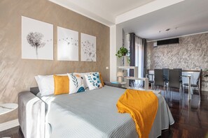 2 chambres, fer et planche à repasser, Wi-Fi, draps fournis