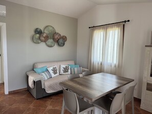 Dining - House surrounded by olive grove 900mt from the sea (Orosei)