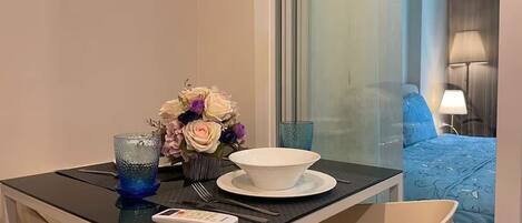 Studio Suite, Pool View | Desk, free WiFi