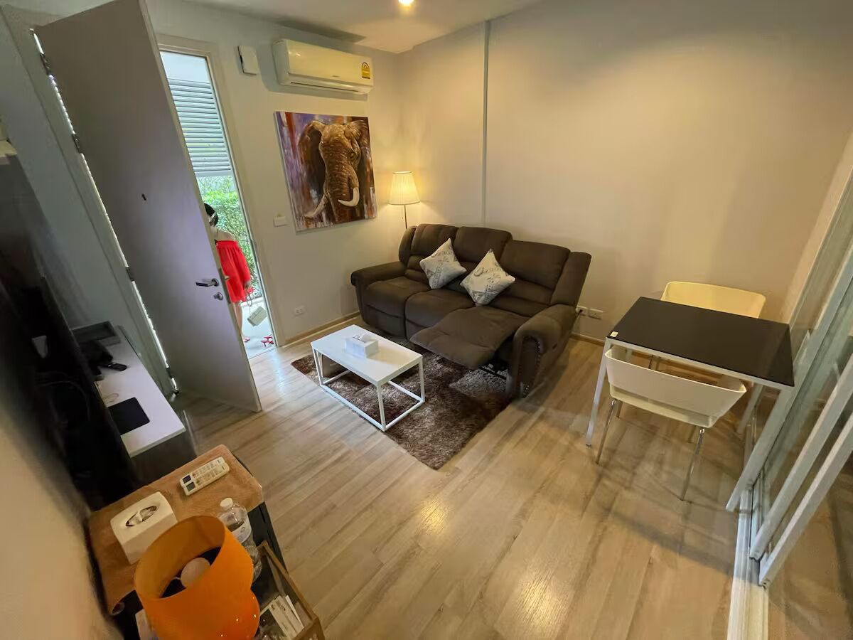 Studio Suite, Pool View | Living area