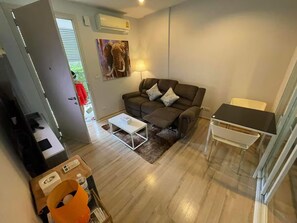 スタジオスイート プールビュー | リビング エリア