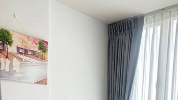 Studio Suite, City View | Desk, free WiFi