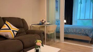 Studio Suite, Pool View