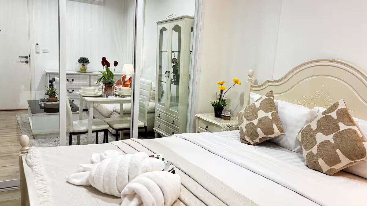 Studio Suite, City View | Desk, free WiFi