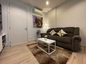 Studio Suite, Pool View - The Base Downtown Phuket By Ploy (Wichit)