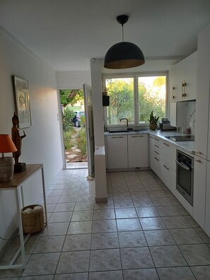 Private kitchen - Seaside apartment (Sète)