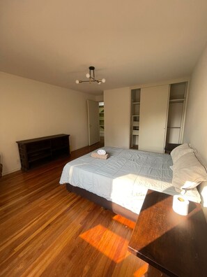 Unclassified image, 5 of 13, button