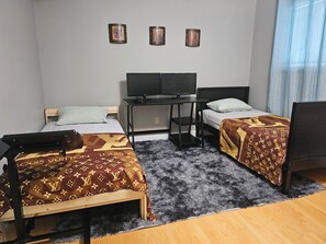 2 bedrooms, internet, bed sheets