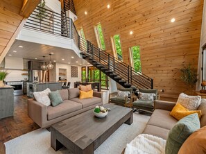 Smart TV, fireplace, table tennis - NEW Epic A-Frame: Creek • HotTub • FirePit • Games (Epworth)