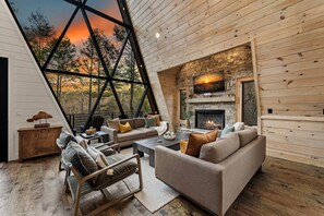 Smart TV, fireplace, table tennis - Brand New • Epic Creek-Front A-Frame • HotTub • FirePit • Games • Creek Access (Epworth)