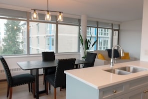 Deluxe Penthouse | Dining