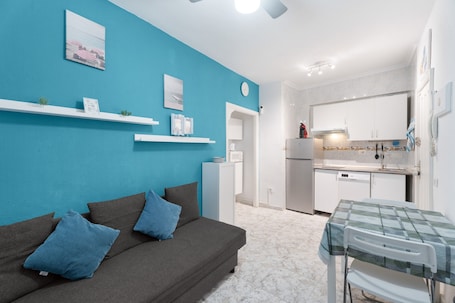 TV. Mar Del Sur Tenerife Apartment – Cozy Modern Stay by the Sea