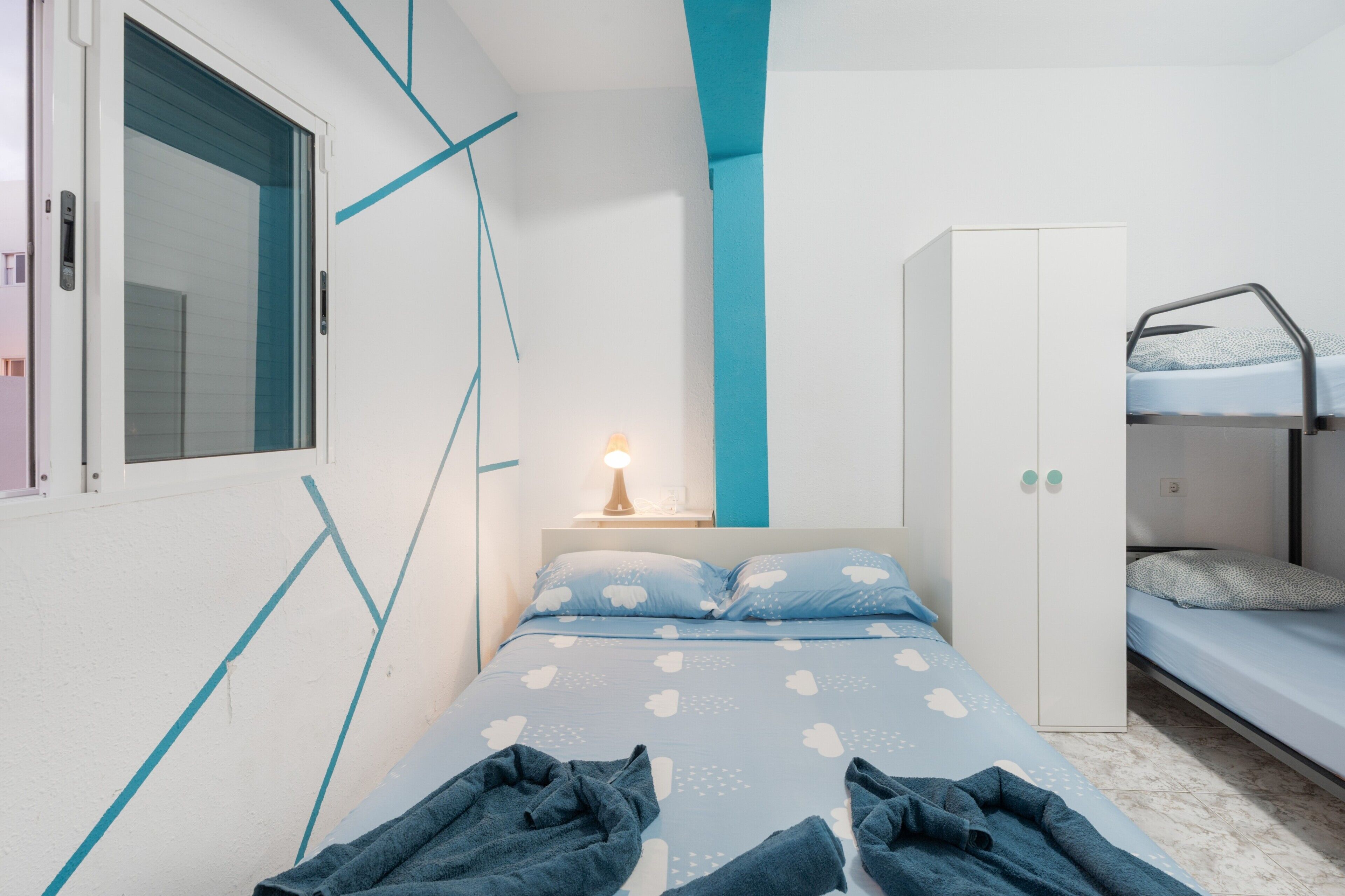 1 slaapkamer, een strijkplank/strijkijzer, wifi, beddengoed