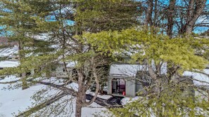 Exterior - End-Unit + Golf Course Views | Windsor Village #3E (Hartford)